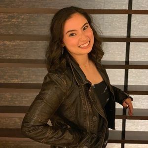 Meet your Posher, Dominique